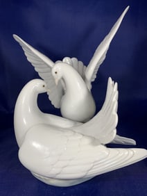 LLADRO 6291 'LOVE NEST' BIRDS DOVES NIDO DE AMOR DETAILS: - SIZE: 9 In. Length x 8 In. Width x