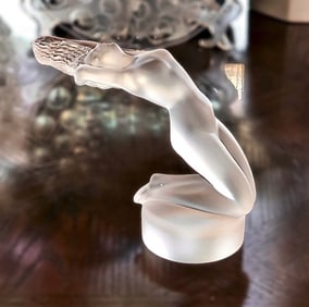 LALIQUE FRANCE CHRYSIS ART GLASS NUDE MASCOT FIGURINE Exquisite Lalique frosted art glass