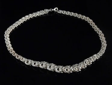 GRADUATED INTERLOCKING CIRCLES ITALIAN SILVER NECKLACE Marked, ''925 ITALY'' comes in a nice