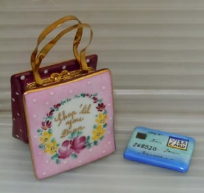 PEINT MAIN LIMOGES FRANCE SHOP TILL YOU DROP HAND BAG w VISA CREDIT CARD PORCELAIN SNUFF TRINKET BOX