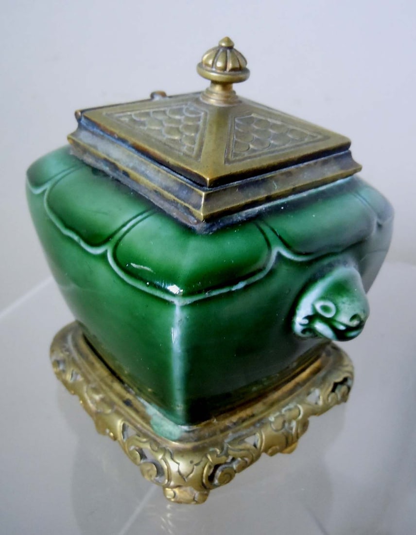 THEODORE DECK FRENCH GREEN EARTHENWARE POTTERY INKWELL C1880 Theodore Deck (1823-1891) French: THEODORE DECK FRENCH GREEN EARTHENWARE POTTERY INKWELL C1880 Theodore Deck (1823-1891) French Green Glazed earthenware Pottery Inkwell. Marked TH. Deck to the underside. Bronze mounts possibly F. Bar