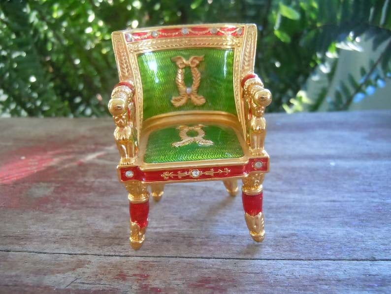 EDGAR BEREBI VINTAGE HERMITAGE CHAIR GREEN ENAMELED JEWELED 24K GILT RARE DOLL HOUSE MINIATURE: EDGAR BEREBI VINTAGE HERMITAGE CHAIR GREEN ENAMELED JEWELED 24K GILT RARE DOLL HOUSE MINIATURE DETAILS: - SIZE: 2 In. Height. 1-1/2 In. Width. - CONDITION: Excellent.