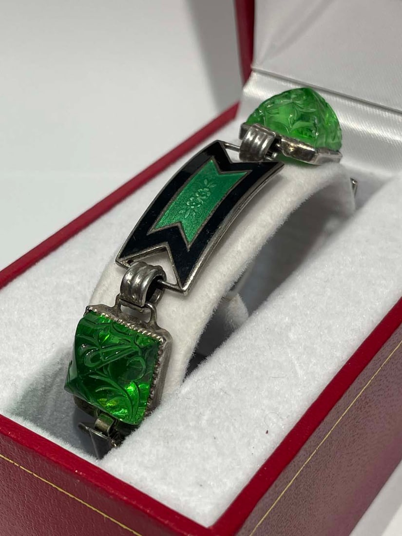 ART DECO STERLING SILVER GRIPOIX GLASS & ENAMEL BRACELET circa 1930,BR>  Decorated with green and (1 of 13)