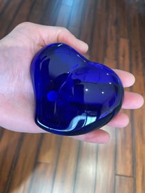 TIFFANY & CO COBALT BLUE GLASS HEART PAPERWEIGHT ELSA PERETTI    The perfect gift a Tiffany Elsa