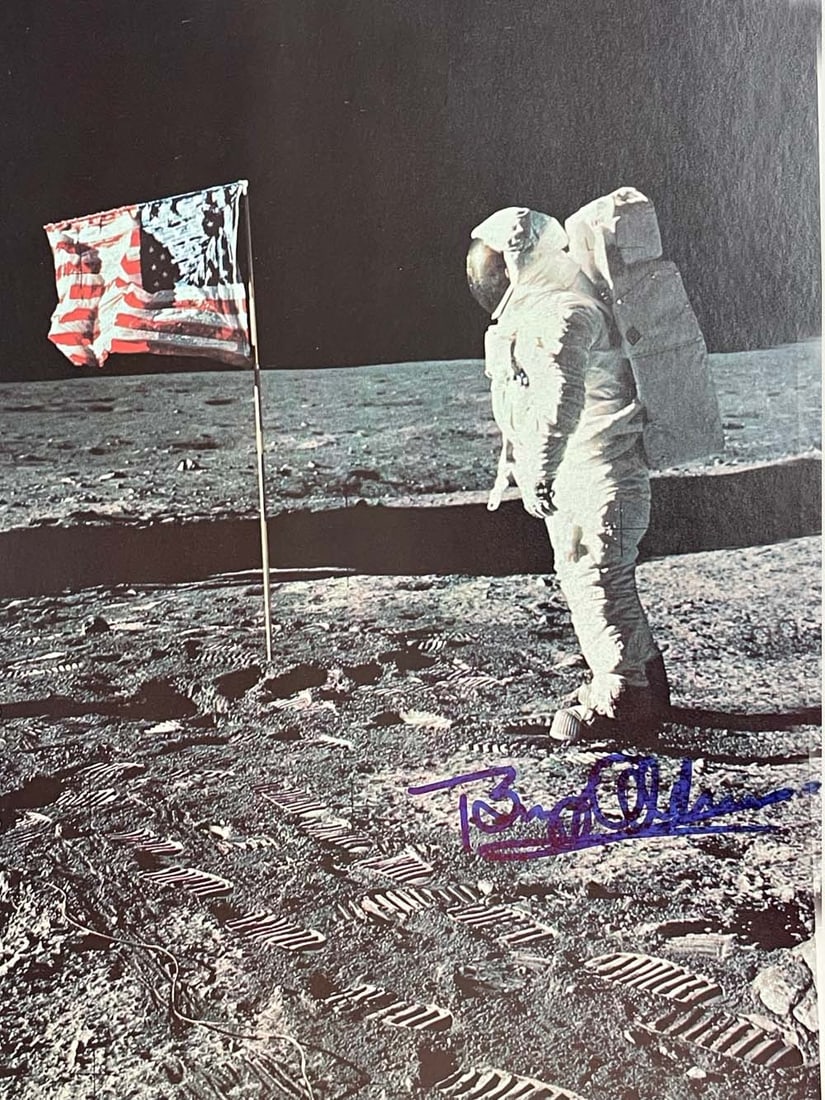 BUZZ ALDRIN AUTOGRAPH TRANQUILITY BASE - THE LUNAR MODULE NASA PHOTO SIGNED    This Tranquility Base (1 of 7)