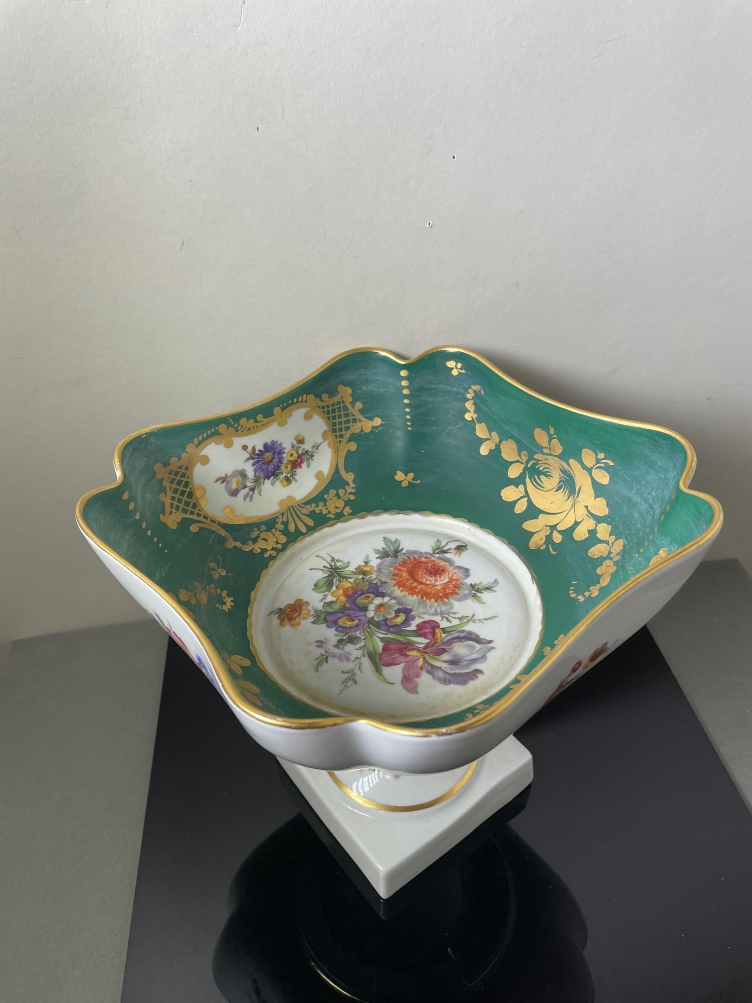 SIGNED LIMOGES FRANCE FLORAL PORCELAIN CENTERPIECE BOWL Signed: Limoges France, 7-1/2 In.: SIGNED LIMOGES FRANCE FLORAL PORCELAIN CENTERPIECE BOWL Signed: Limoges France, 7-1/2 In. Height x 8-1/8 x 8-1/8 In. Width.