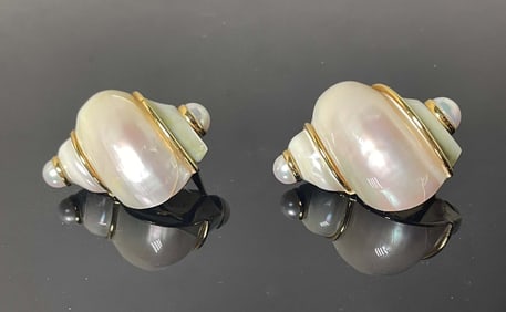 FINE AND RARE SEAMAN SCHEPPS PAIR OF GOLD, SHELL, 'TURBO SHELL' EARCLIPS     18 kt. Yellow gold;
