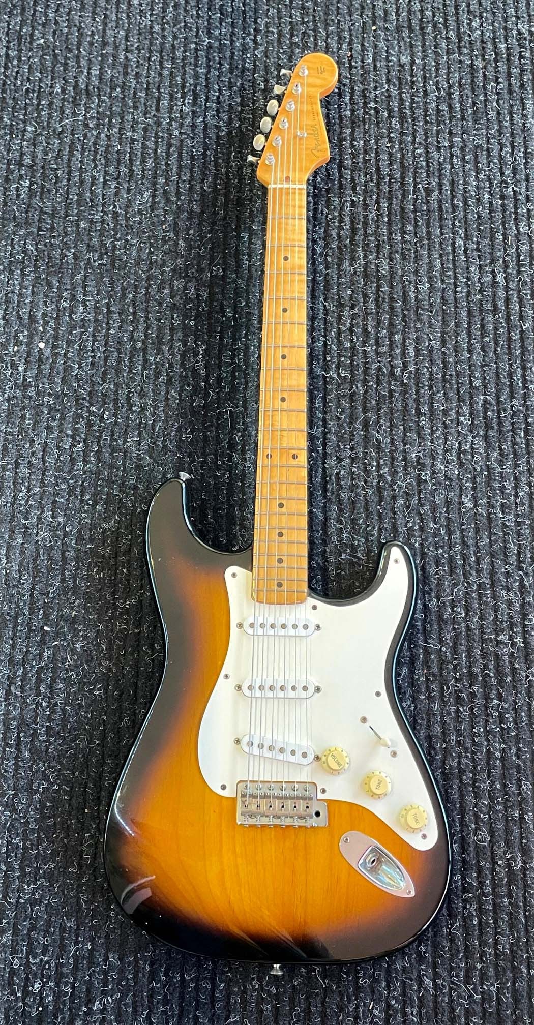 3-COLOR FENDER STRATOCASTER CUSTOM BODY ELECTRIC GUITAR, MAPLE FRETBOARD BROWN SUNBURST   Ser# (1 of 12)