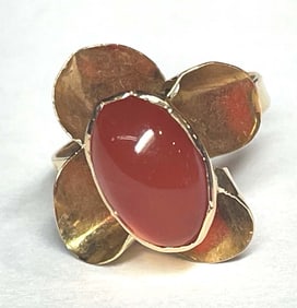 HAND MADE 18K YELLOW GOLD CARNELIAN OVAL CABOCHON STATEMENT RING   marked ''18k'' rich with color