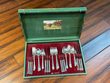 59 PC HOLMES & EDWARDS CENTURY SUPER INLAID SILVERPLATE FLATWARE SET HUNTING SCENE CASE   Service