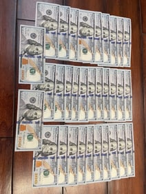  32 US FEDERAL RESERVE $100 DOLLAR STAR NOTES This lot is offering (32) ten US Federal Reserve 