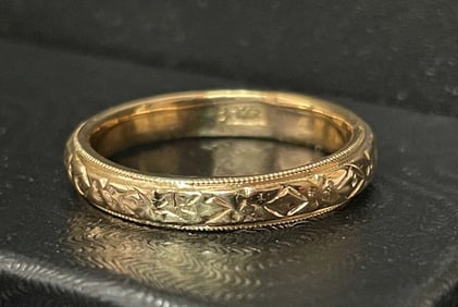 STUNNING ANTIQUE LADIES 18K GOLD MILGRAIN EDGE WEDDING BAND   Marked, '18Kt' comes pre-polished in