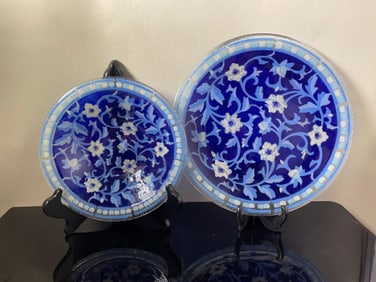 PEGGY KARR PERSIAN BLUE ANEMONE FUSED ART GLASS PLATE & BOWL Plate 11 In. Diameter with matching