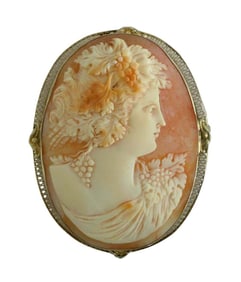 LARGE ANGEL SKIN PINK HAND CARVED CAMEO FEMALE PROFILE GRAPE LEAF CAMEO BROOCH IN A FILIGREE