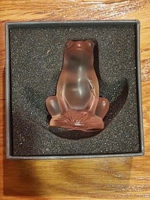 LALIQUE Frosted PINK CHAMPAGNE RAINETTE FROG ART GLASS SCULPTURE PAPERWEIGHT w/ BOX   A vintage