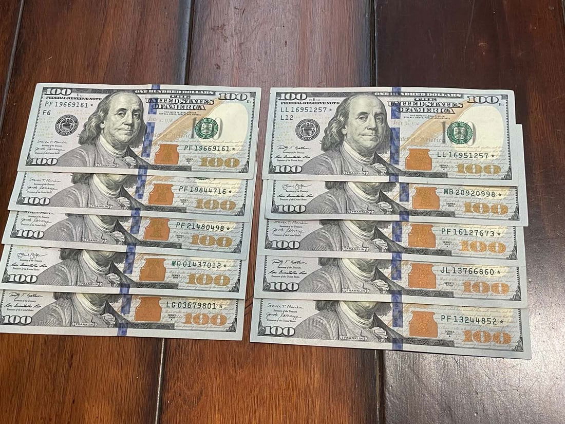 TEN US FEDERAL RESERVE $100 DOLLAR STAR NOTES    This lot is offering (10) ten US Federal Reserve (1 of 6)