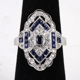 ART DECO STYLE 14KT WHITE GOLD SAPPHIRE & DIAMOND LADIES COCKTAIL RING    Crafted in 14kt white