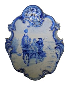 DELFT CHARGER HORSE DRAWN SLEIGH SCALLOPED & C-SCROLL PLAQUE 19c  DETAILS:   - SIZE: 22 x 16