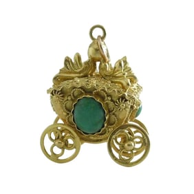 14K GOLD AVENTURINE CABOCHON ROYAL CARRIAGE w/ MOVING WHEELS PENDANT CHARM 11.7 Grams   An