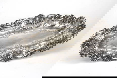 A 20TH CENTURY AMERICAN STERLING SILVER PLATTER/TRAY R. WALLACE & SONS 668.4 GRAMS   R. Wallace &: A 20TH CENTURY AMERICAN STERLING SILVER PLATTER/TRAY R. WALLACE & SONS 668.4 GRAMSR. Wallace & Sons Founded 1835 Wallingford, Connecticut.  Marks to underside:  STERLING  R.W. (Stag) & S Shape