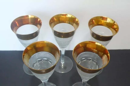 Set of 8 MOSER CRYSTAL 'SPLENDID GOLD' PATTERN WHITE WINE 7-7/8 In. GLASSES Mouthblown, hand-cut