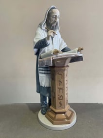 LLADRO 6208 RABBI 'READING THE TORAH' PORCELAIN SCULPTURE FIGURINE DETAILS: - Title: READING