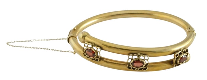 ETRUSCAN REVIVAL 14K GOLD GARNET HINGED BANGLE BRACELET Circa.1875, marked '14k' with fine lines