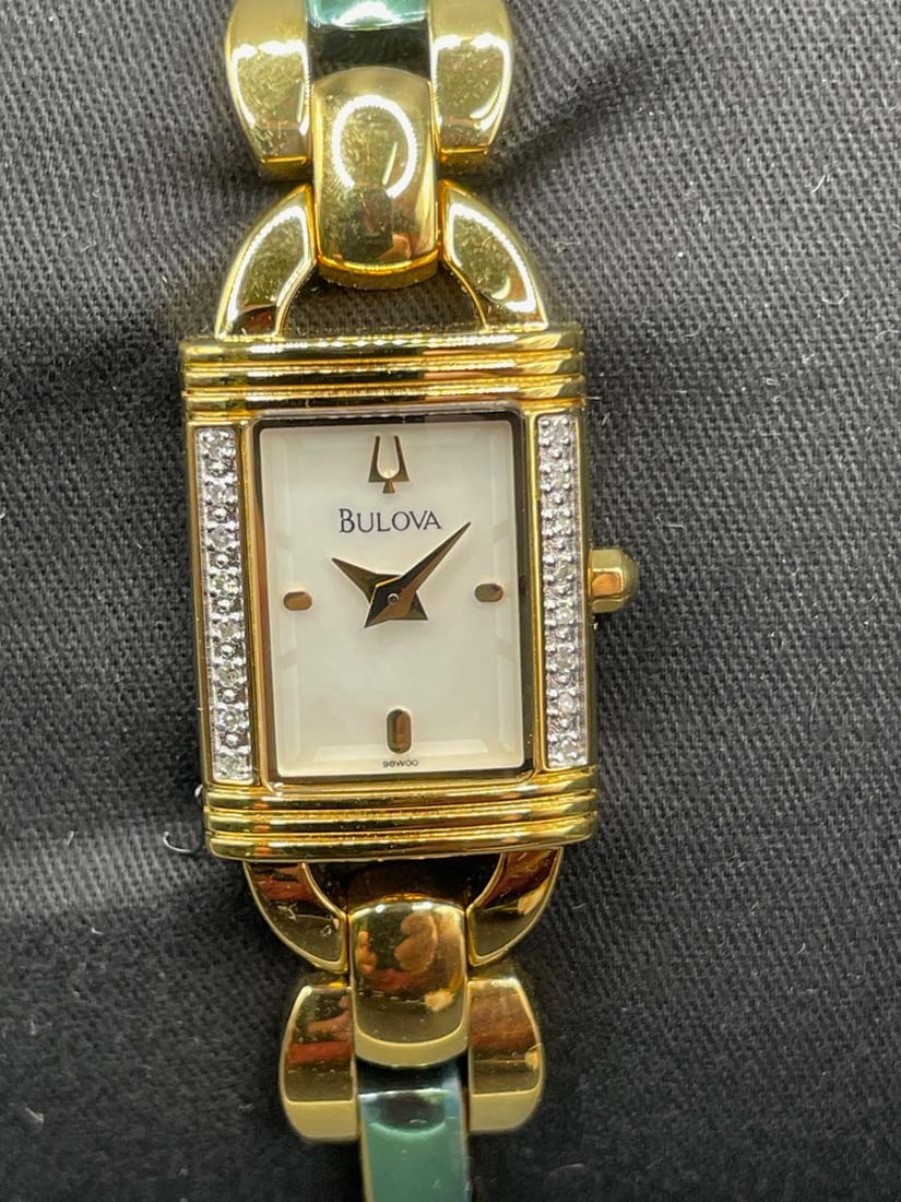 WOMENS BULOVA 98W000 DIAMOND MOTHER OF PEARL STATEMENT WATCH A Stunning Vintage Women?s Bulova (1 of 6)