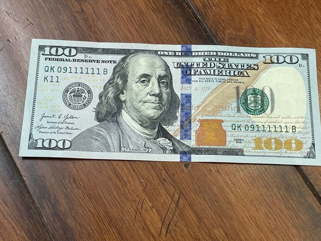 FEDERAL RESERVE $100 DOLLAR Six Ones 111111 Serial NOTE This lot is offering a $100 Dollar US (1 of 4)
