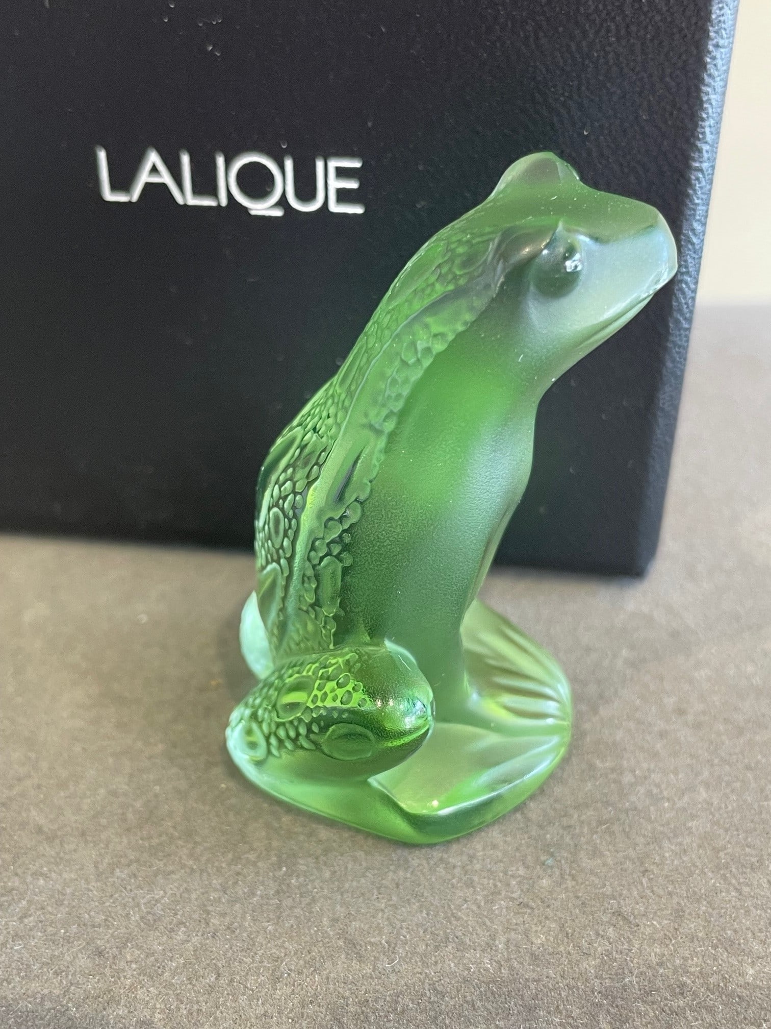 LALIQUE FROSTED LIGHT GREEN RAINETTE FROG ART GLASS SCULPTURE PAPERWEIGHT w/ BOX A vintage (1 of 9)