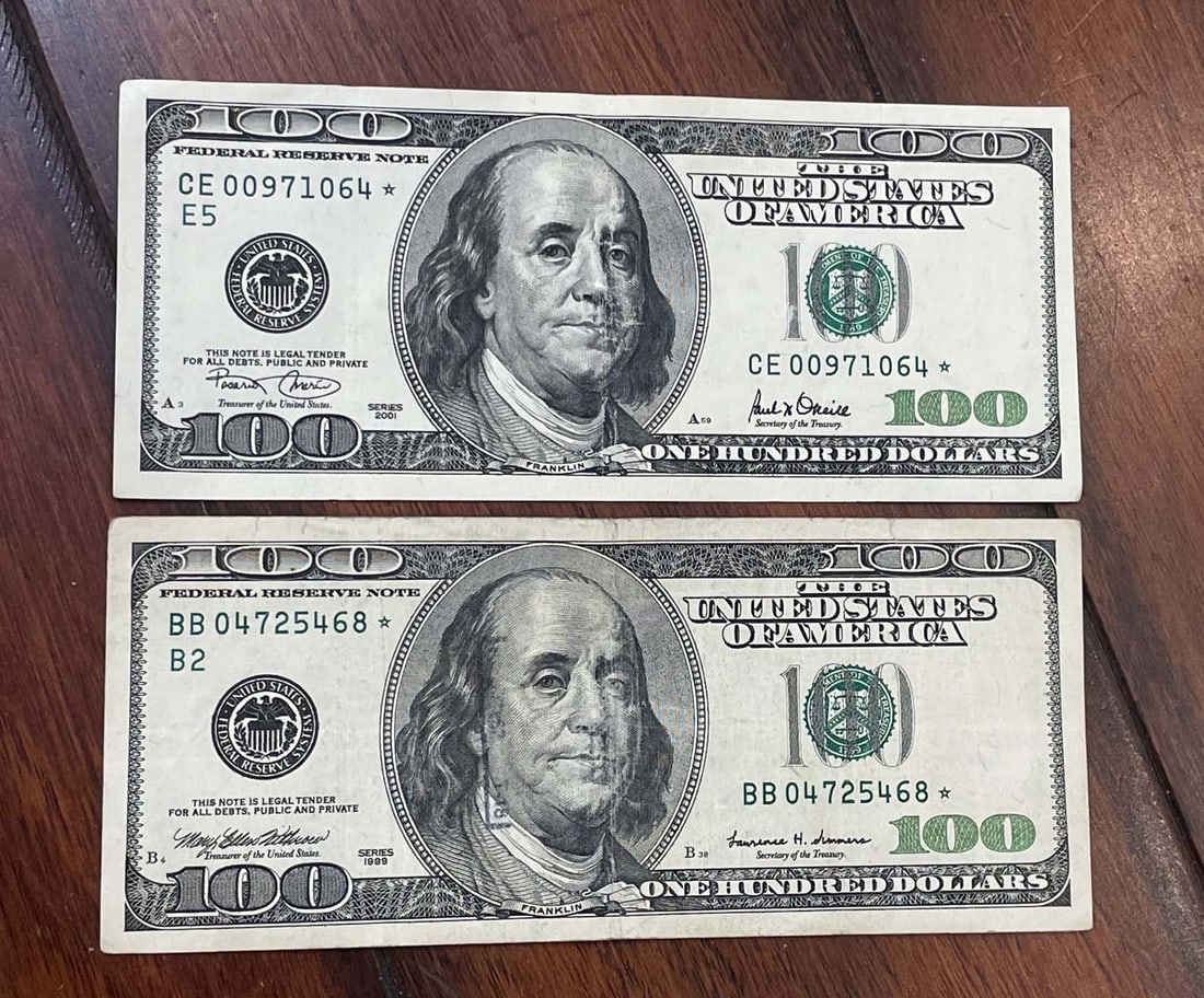 1999 and 2001 FEDERAL RESERVE $100 DOLLAR STAR NOTES This lot is offering a 1999 and 2001 $100 (1 of 5)