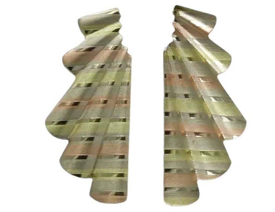 14k TRICOLOR GOLD TAPERED DRAPING FAN STUD EARRINGS YELLOW, PINK, ROSE WHITE 14Kt GOLD Marked: 14k TRICOLOR GOLD TAPERED DRAPING FAN STUD EARRINGS YELLOW, PINK, ROSE WHITE 14Kt GOLD Marked ''14K'', rich with contrasting color and fine form this lovely pair comes in a nice presentation box and w