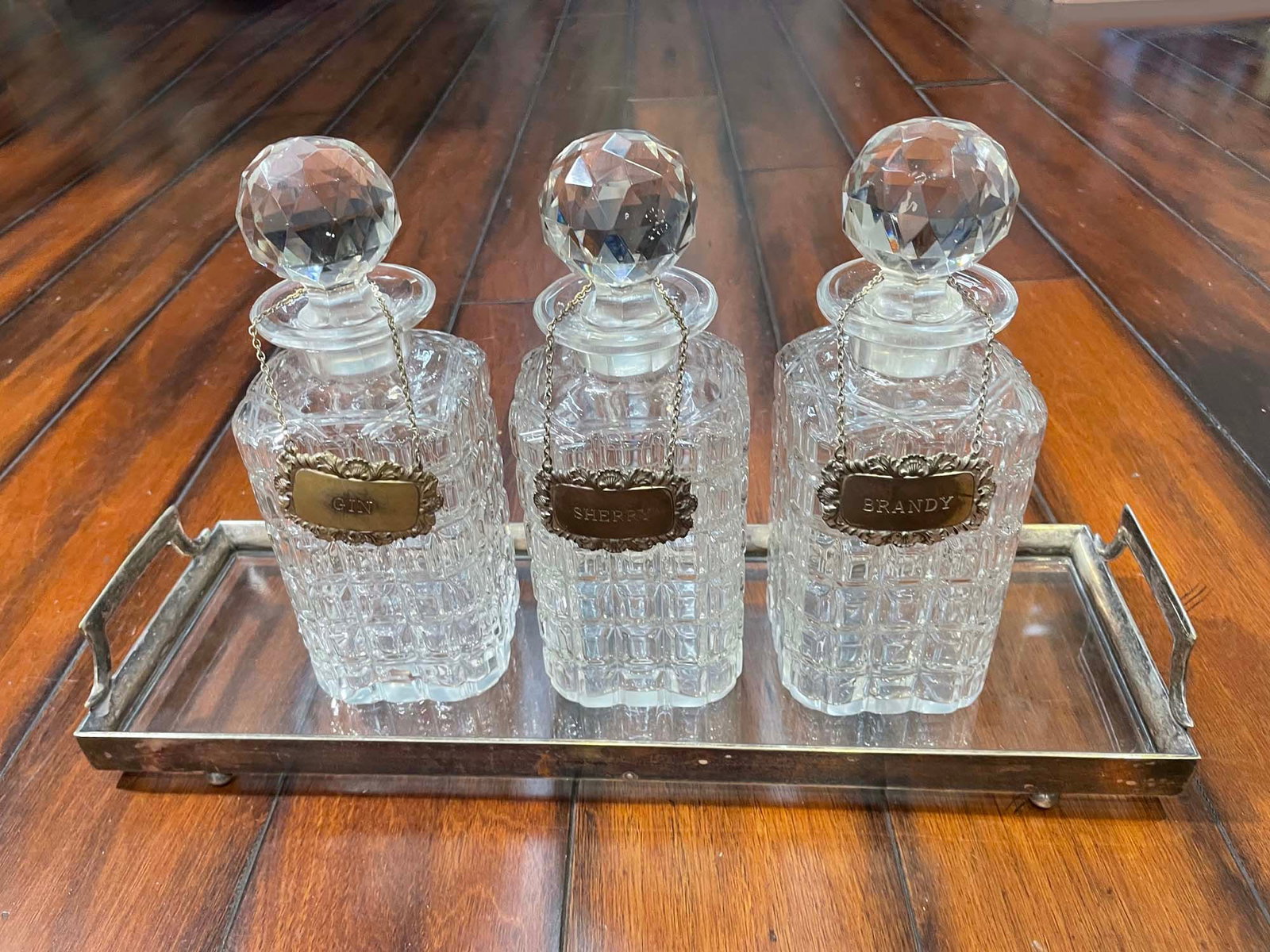 VINTAGE SILVER PLATE CUT CRYSTAL SQUARE SHAPED GIN SHERRY BRANDY TANTALUS SET w/ STAND A Vintage (1 of 9)