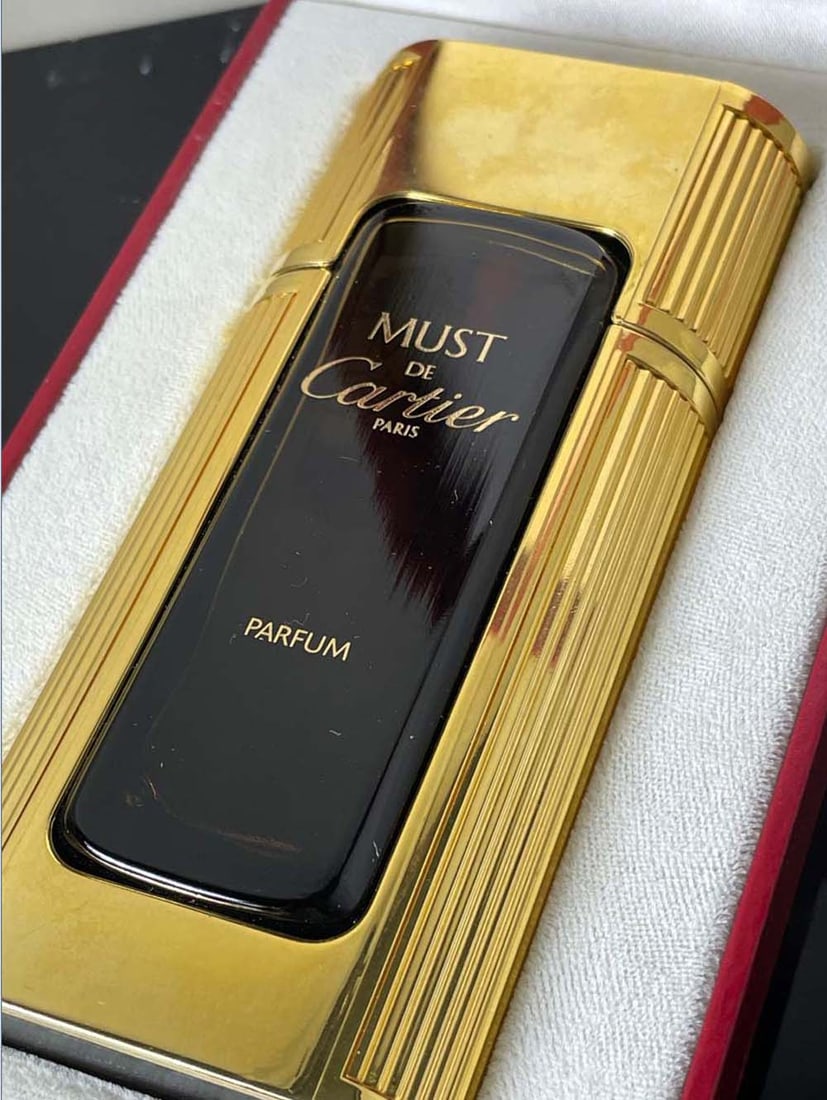 1981 MUST DE CARTIER VINTAGE PERFUME **RARE FRAGRANCE** New old stock 1981 Must de Cartier: 1981 MUST DE CARTIER VINTAGE PERFUME **RARE FRAGRANCE** New old stock 1981 Must de Cartier Parfum. Full bottle. 50mL. 1.6 oz. Presentation box has some shelf wear. - Other Notes: Kotler's Auction Gall