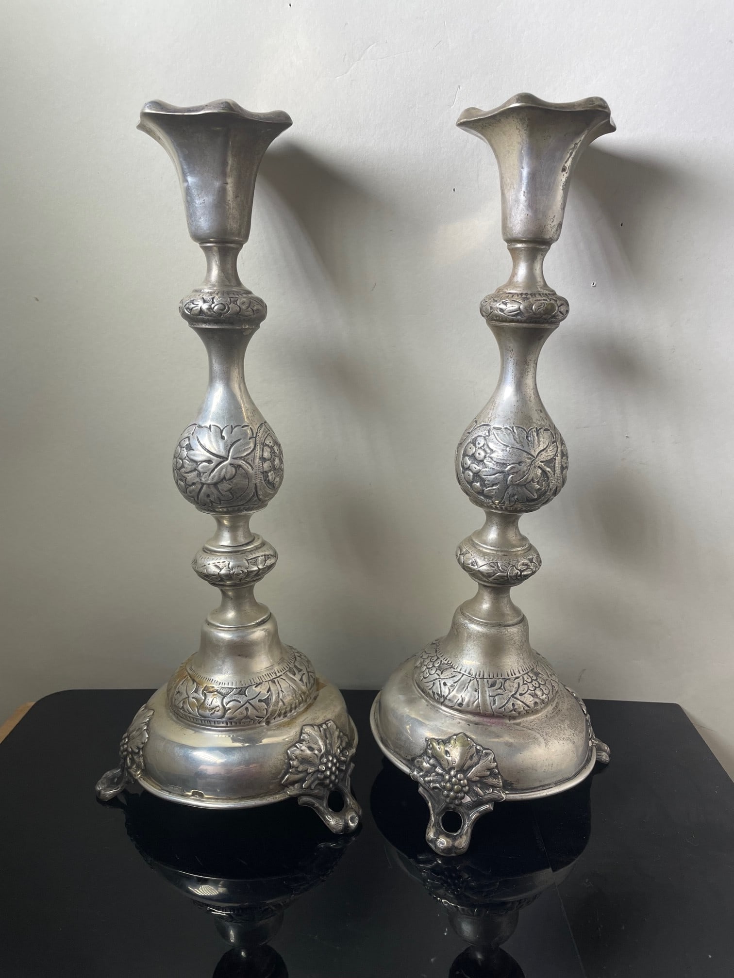 IMPERIAL RUSSIAN 84 REPOUSSE SILVER GRAPE VINE SABBATH CANDLESTICKS CANDLE HOLDERS Illegibly: IMPERIAL RUSSIAN 84 REPOUSSE SILVER GRAPE VINE SABBATH CANDLESTICKS CANDLE HOLDERS Illegibly signed on the bases (see images), superb high relief detail, nice weighty feel in the hands. DETAILS: - SIZ