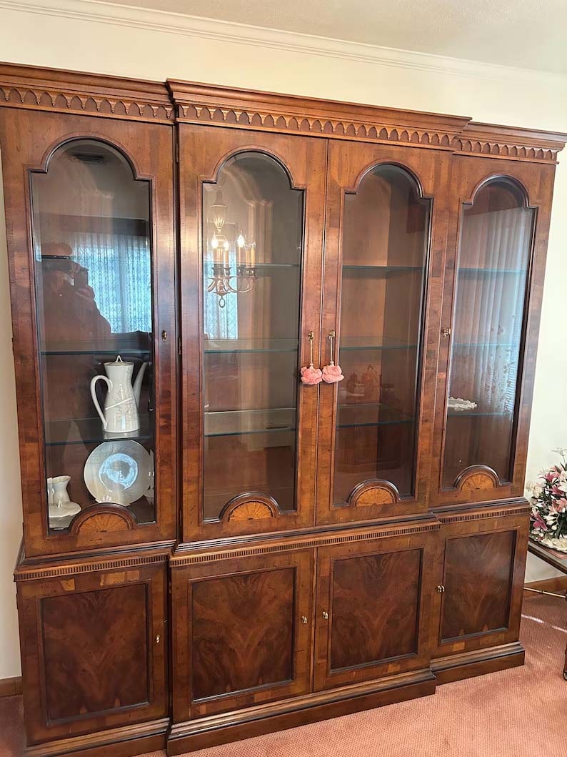 MID-CENTURY HENREDON BURLED WALNUT AND INLAY CHINA CABINET Which features upper glass doors with (1 of 6)