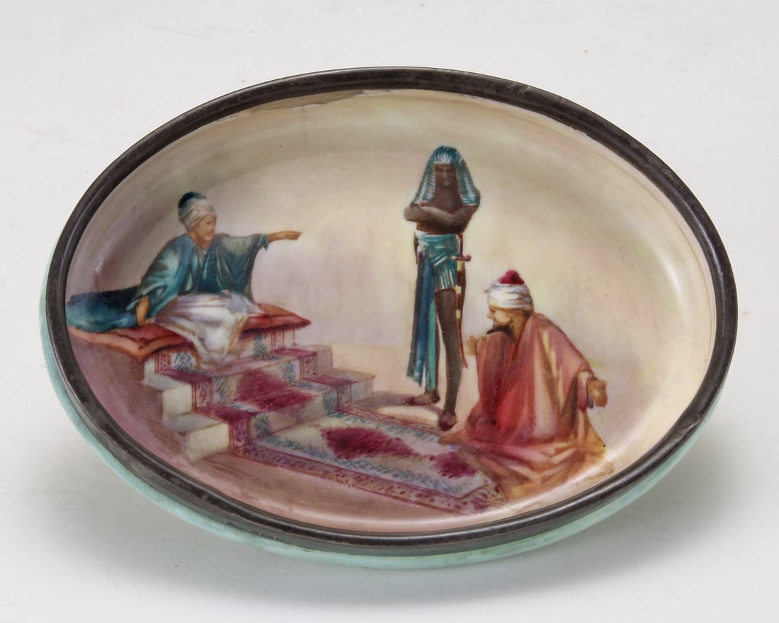ROYAL DOULTON PORCELAIN AND SILVER POLYCHROME PAINTED SOAP DISH OR TRAY CA. 1875 - HAJJ BEFORE: ROYAL DOULTON PORCELAIN AND SILVER POLYCHROME PAINTED SOAP DISH OR TRAY CA. 1875 - HAJJ BEFORE MANSUR England, ca. 1875 Silver Marks: makers mark, date letter, lion passant, leopard head. The oval tra