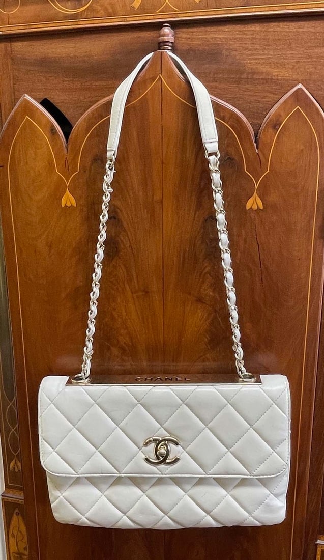 CHANEL WHITE QUILTED LAMBSKIN TRENDY CC DOUBLE FLAP SHOULDER BAG W/TH GOLD HARDWARE. Serial (1 of 15)