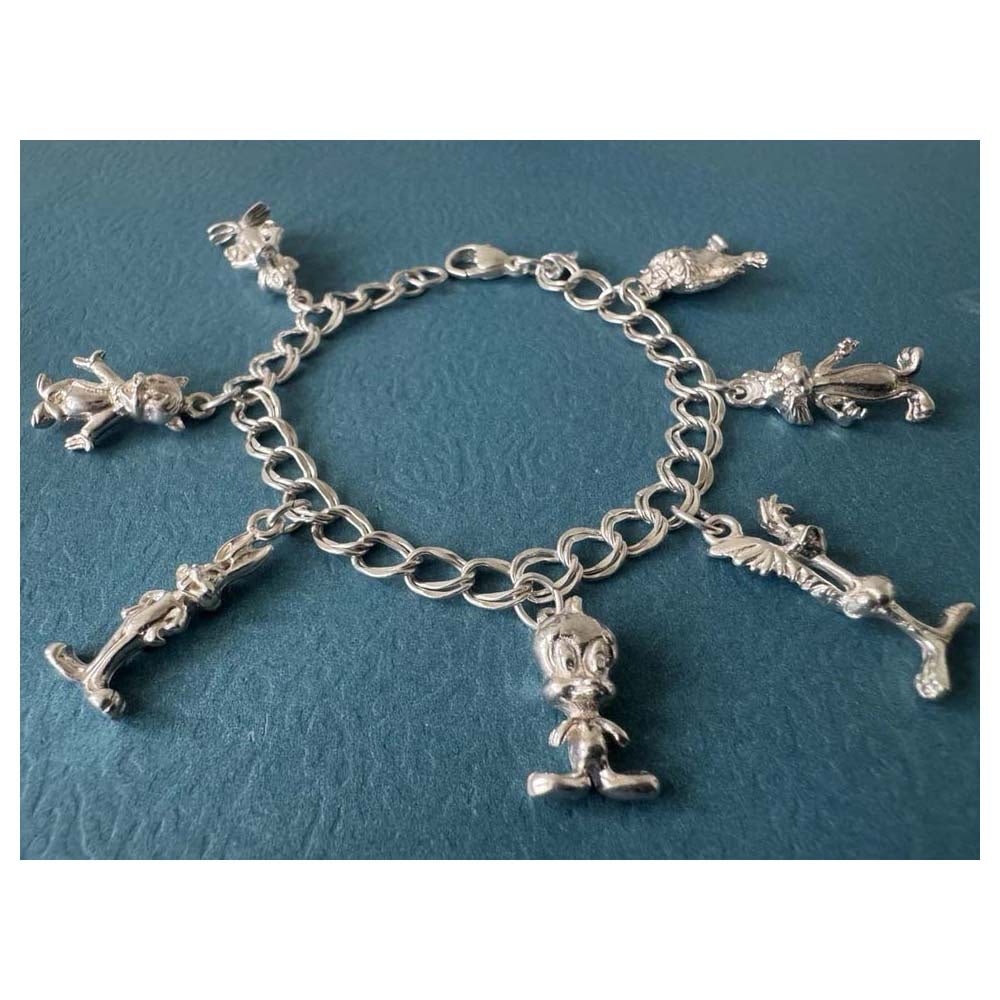 WARNER BROS STERLING SILVER LOONEY TUNES CHARM BRACELET Ltd Ed. The Warner Bros Inc. .925 Sterling: WARNER BROS STERLING SILVER LOONEY TUNES CHARM BRACELET Ltd Ed. The Warner Bros Inc. .925 Sterling Silver Looney Tunes Limited Edition Charm Bracelet is a unique piece of vintage jewelry featuring ico