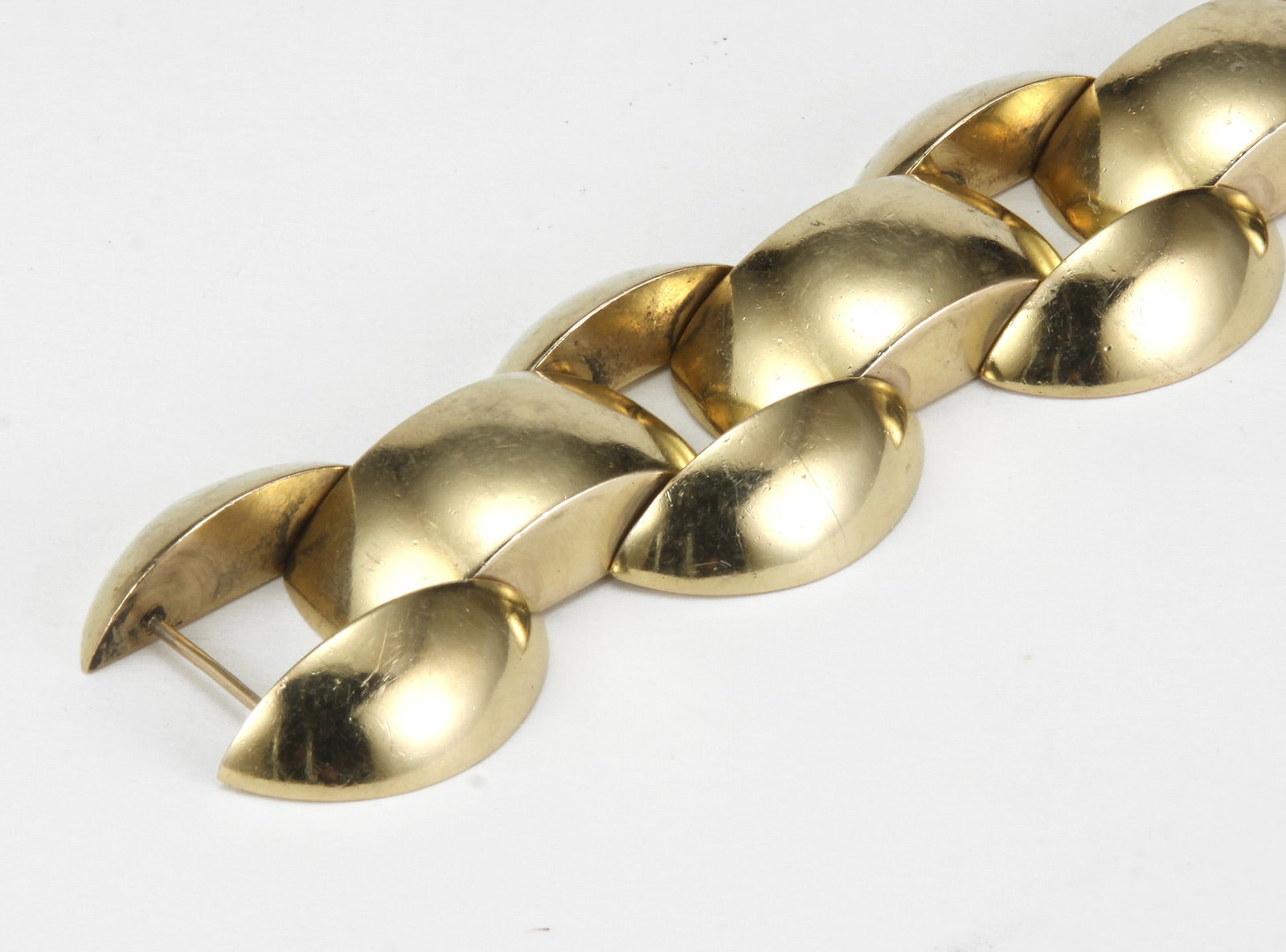 RETRO TIFFANY & CO. 35MM. WIDE DOME LINK BRACELET 100.8 GRAMS MCM (MID CENTURY MODERN) Marked:: RETRO TIFFANY & CO. 35MM. WIDE DOME LINK BRACELET 100.8 GRAMS MCM (MID CENTURY MODERN) Marked: ''Tiffany & Co. 14K'', assembled with five inner domed links and five outer domed links with an invisible