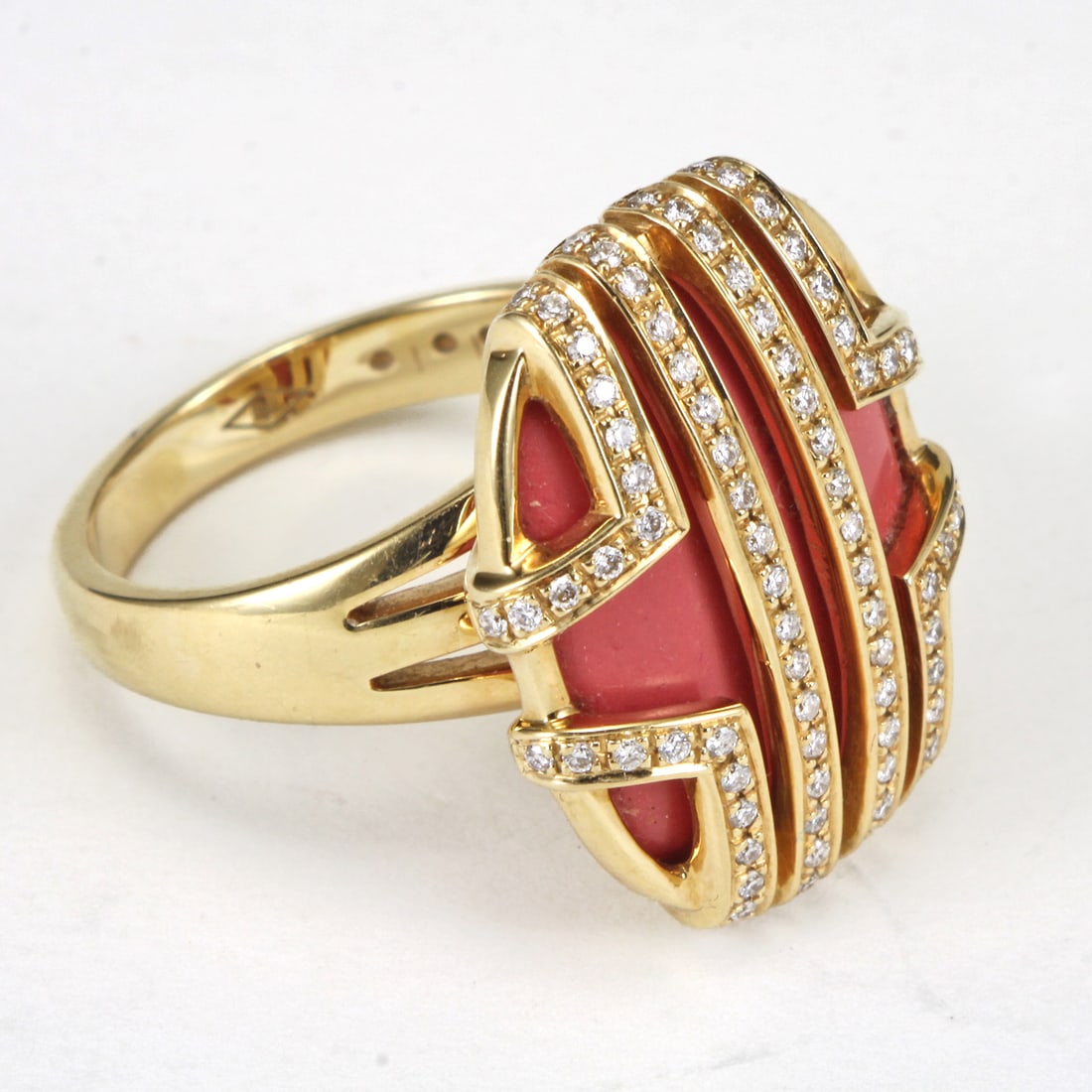 DI MODOLO, REDDISH PINKISH WHITISH CORAL, DIAMOND AND 18KT GOLD COCKTAIL RING Di Modolo, Reddish: DI MODOLO, REDDISH PINKISH WHITISH CORAL, DIAMOND AND 18KT GOLD COCKTAIL RING Di Modolo, Reddish Pinkish Whitish Coral, Diamond and 18kt Gold Cocktail Ring; marked ''Di Modolo 750, DM (conjoined)'' cr