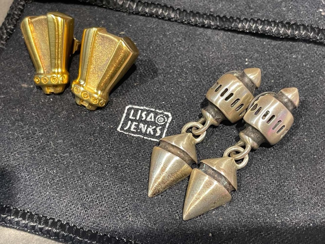 MODERNIST LISA JENKS AMPHORA and VERMEIL CHEVRON 925 SILVER STUD EARRINGS, GOLDWASH STERLING w/: MODERNIST LISA JENKS AMPHORA and VERMEIL CHEVRON 925 SILVER STUD EARRINGS, GOLDWASH STERLING w/ POUCH & PAPER Both pairs being offered in this lot. The vermeil ''Chevron'' pair marked ''JENKS'' on the