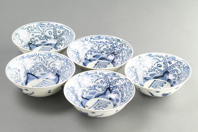 Set of 5 Antique Ming Dynasty Chinese B&W Bowls (1 of 8)