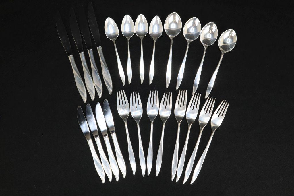 Heirloom "Vivant" Oneida 1961 Sterling Silver 24 Piece Set (1 of 6)