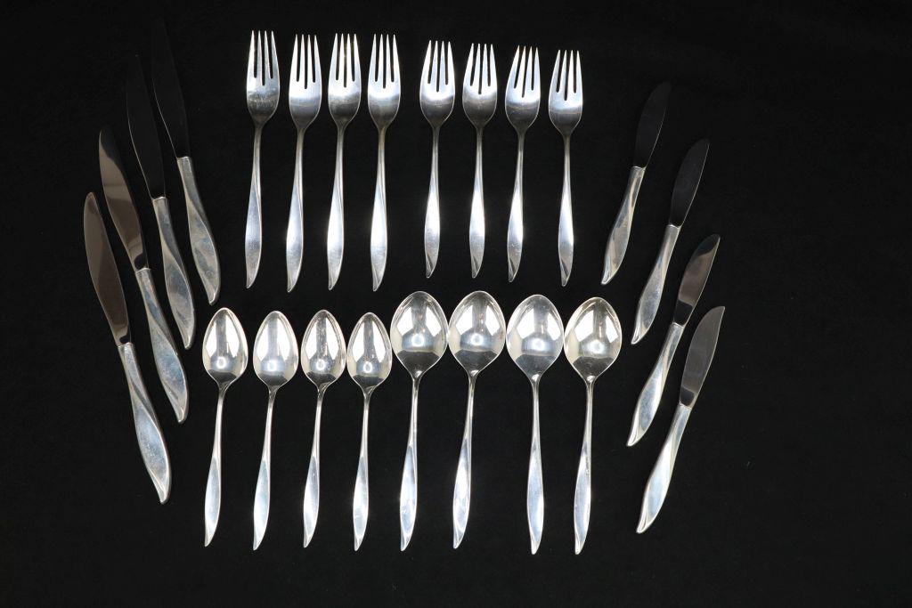 Heirloom "Vivant" Oneida 1961 Sterling Silver 24 Piece Set (1 of 5)