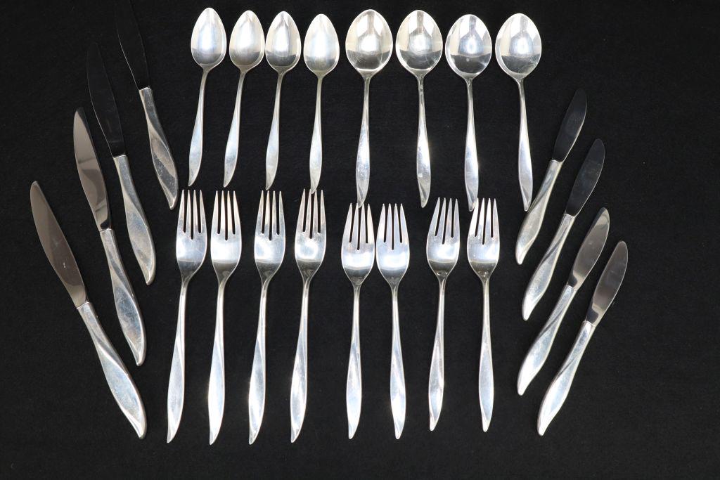 Heirloom "Vivant" Oneida 1961 Sterling Silver 24 Piece Set (1 of 8)