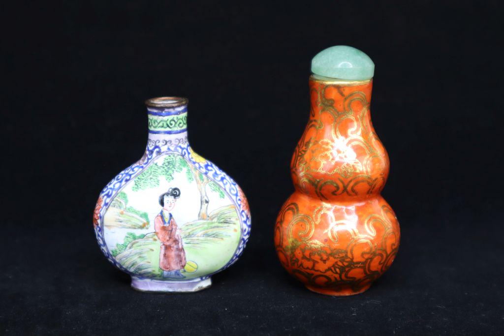 Pair Of Painted Snuff Bottles, 2 And 2.5", One With Top: Pair Of Painted Snuff Bottles, 2 And 2.5", One With Top Estimate $10-100