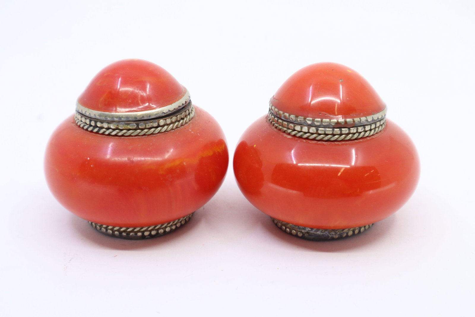 PAIR OF VINTAGE ORANGE AMBER LIDDED ROUND BOX WITH METAL ACCENTS, POSSIBLY RESIN: Pair Of Vintage Orange Amber Lidded Round Box With Metal Accents, Possibly Resin, 2-3/8X2"(Largest)