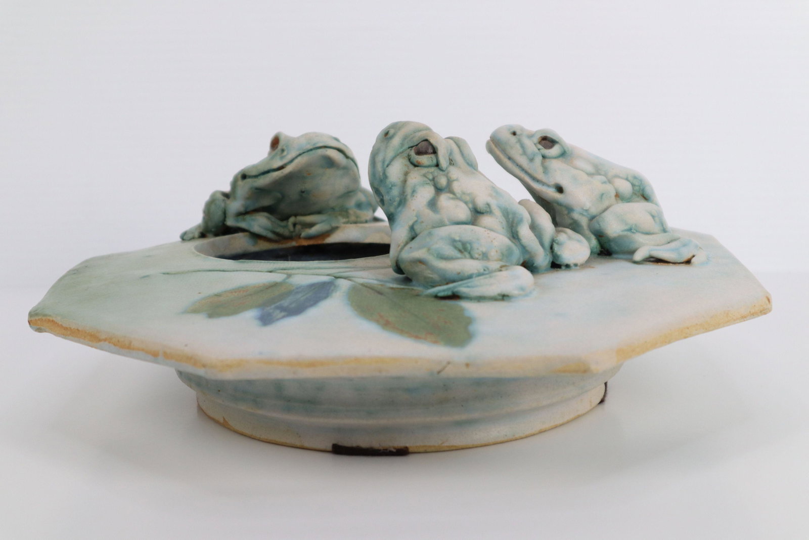 MARILYN STILES HANDMADE SCULPTURE, GREEN, TURQUOISE-BLUE AND WHITE GLAZED VESSEL, FROGS AT THE POND: Marilyn Stiles Handmade Sculpture, Green, Turquoise-Blue And White Glazed Vessel Depicting Frogs At The Pond. 12X12X5, Signed 1996. Marilyn Stiles, WA. (Unknown - 2018) After Graduating In Art Educati