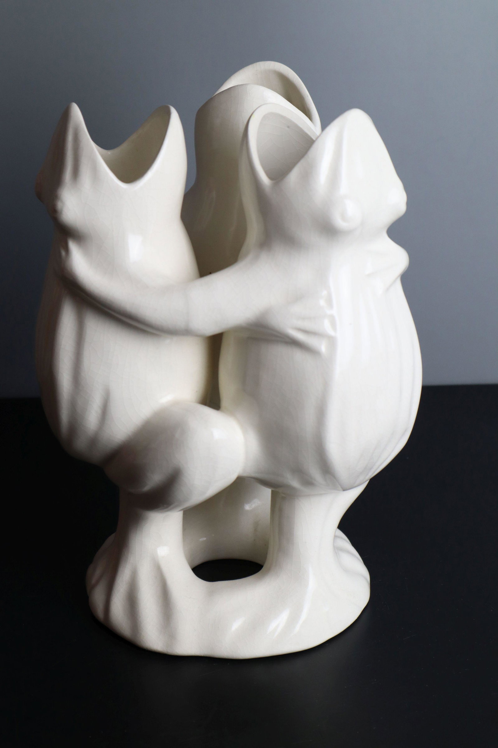 A TRIO OF WHITE GLAZED PORCELAIN FROGS PLANTER, 5-1/4X7-1/2, 2#.: A Trio Of White Glazed Porcelain Frogs Planter, 5-1/4X7-1/2, 2#.